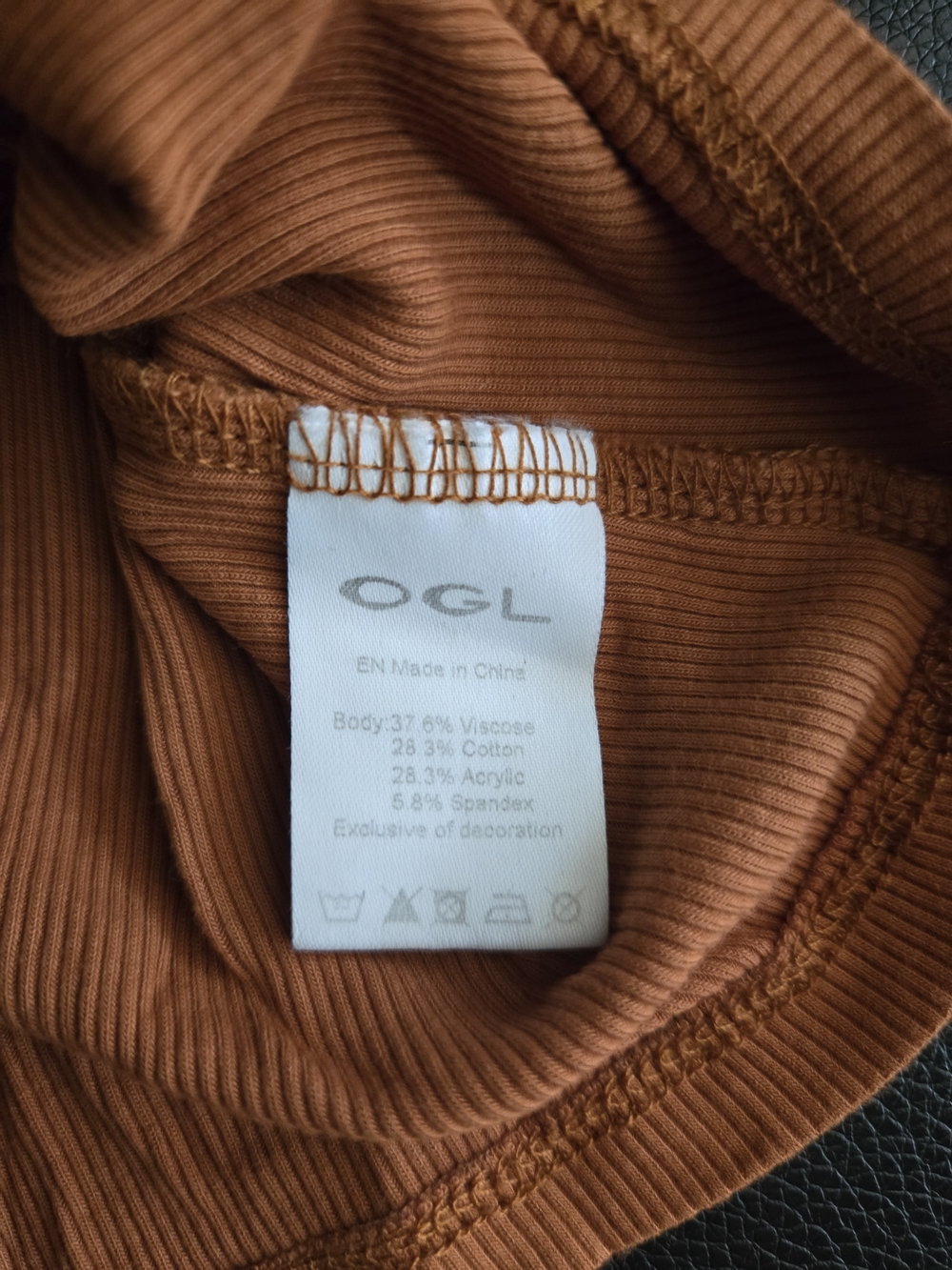 Crop Short Sleeve Ribbed Tee in Rust - Picture 4 of 4